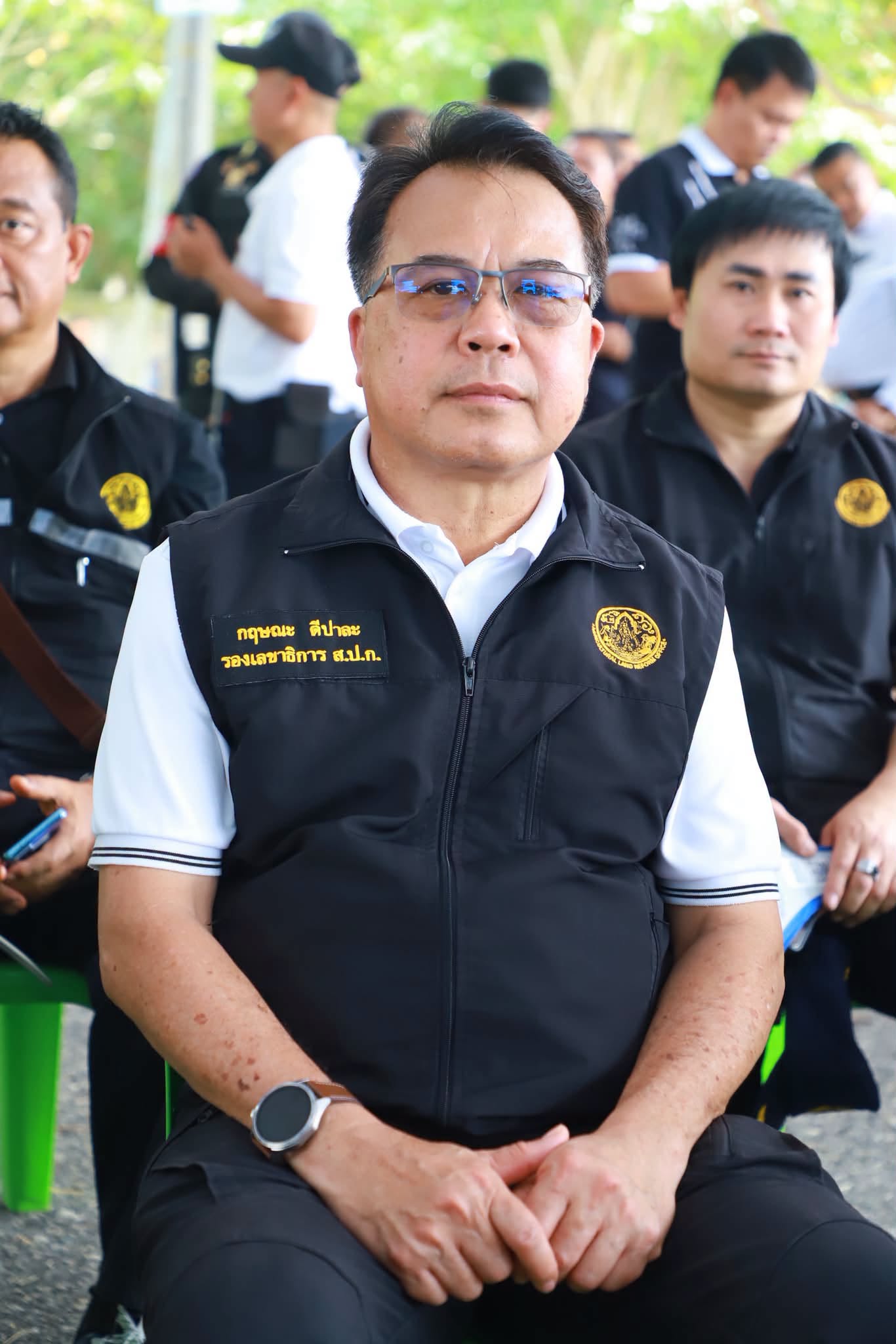 title - เลขาธิการ ส.ป.ก. พร้อมคณะ ร่วมลงพื้นที่กับคณะนายกรัฐมนตรี ติดตามการบริหารจัดการน้ำ เพิ่มศักยภาพระบายน้ำ ลดเสี่ยงน้ำท่วมหาดใหญ่ 